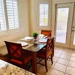 Room In Cheerful 2-Bed House - Shared Bathroom