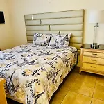 Room In Cheerful 2-Bed House - Shared Bathroom