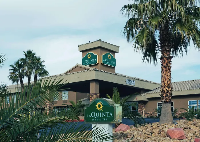 La Quinta Inn & Suites By Wyndham Lv Tropicana Stadium