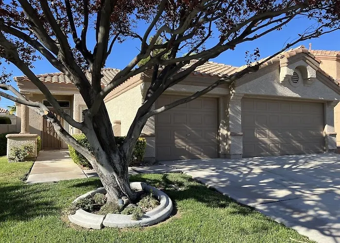 3 Bedroom 2 Bath Oasis In Cozy Neighborhood