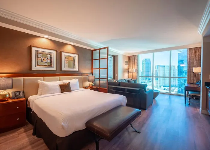 No Resort Fee Strip View Suite& Free Valet& Pool