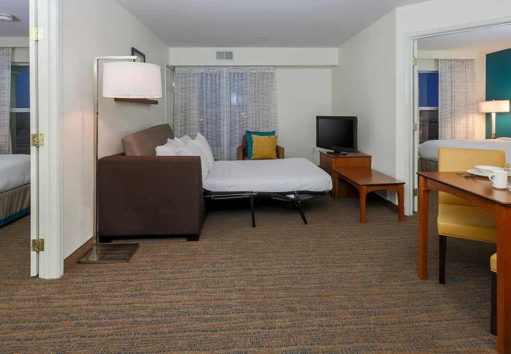 Hotel By Marriott Stadium Area