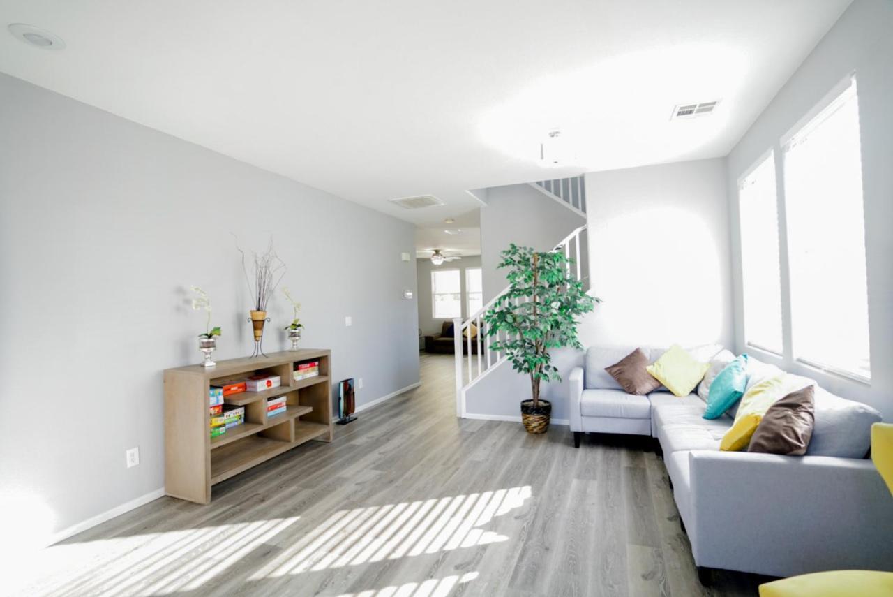 Ultra Modern Vegas 20min From The Strip Vakantiehuis