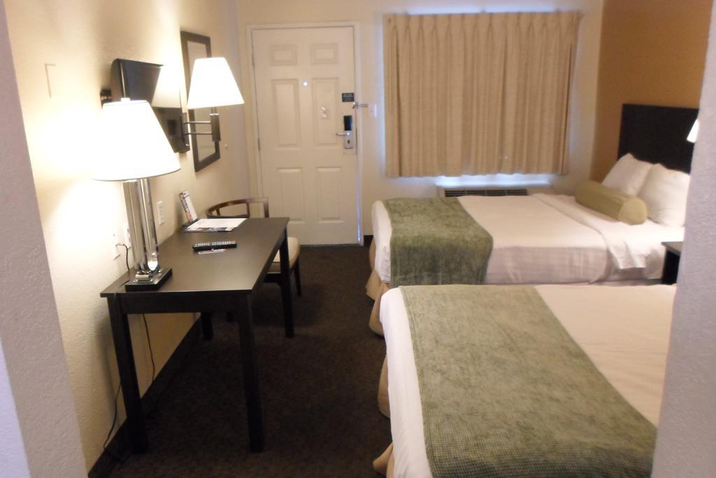 Motel Howard Johnson By Wyndham Vegas Near The Strip 2*