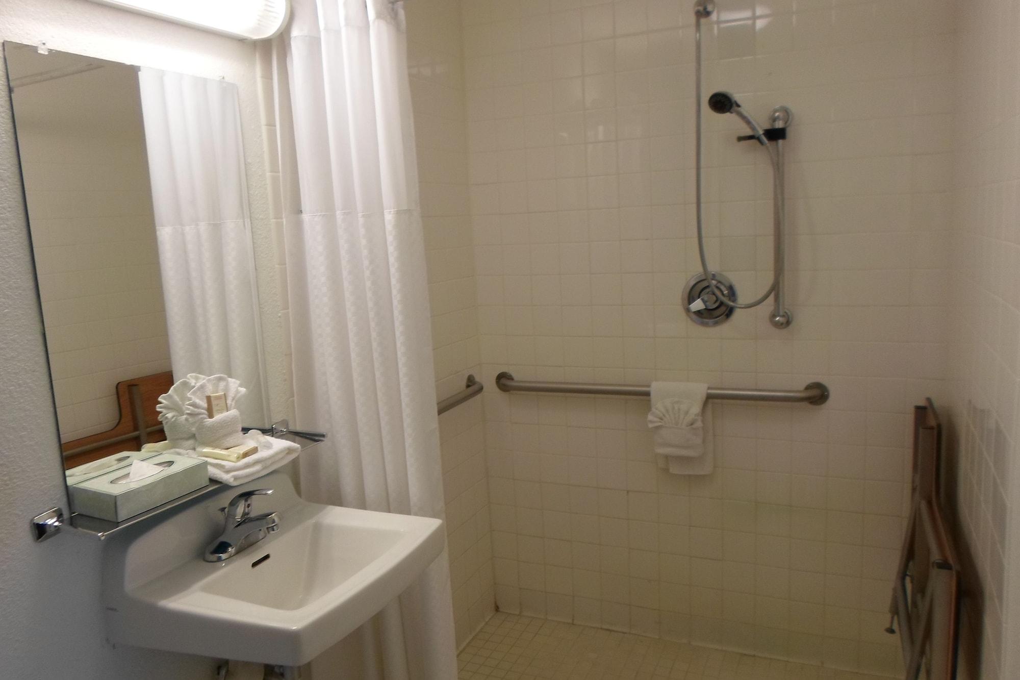 Howard Johnson By Wyndham Vegas Near The Strip Motel 2*