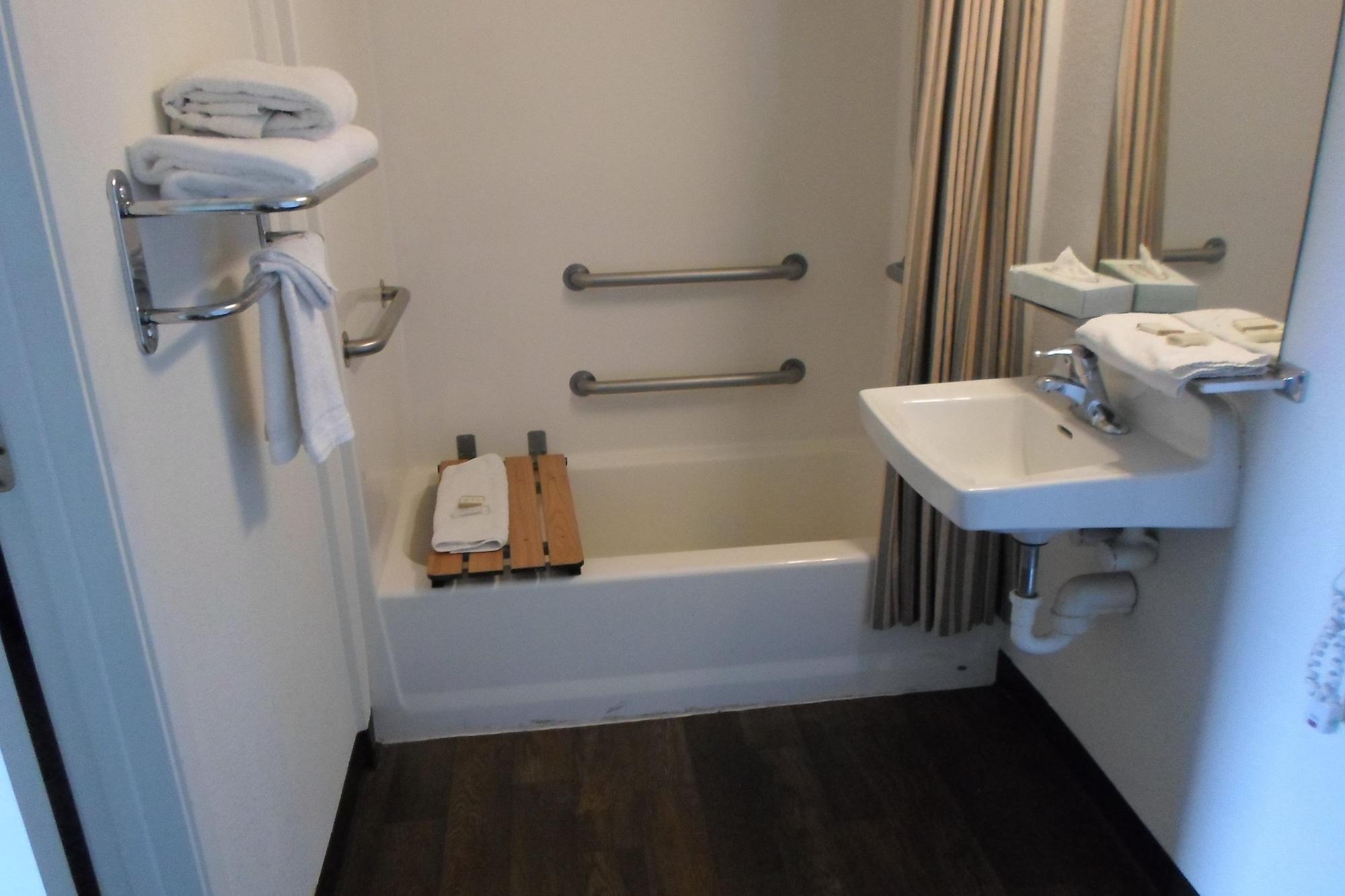 Howard Johnson By Wyndham Vegas Near The Strip 2* Las Vegas