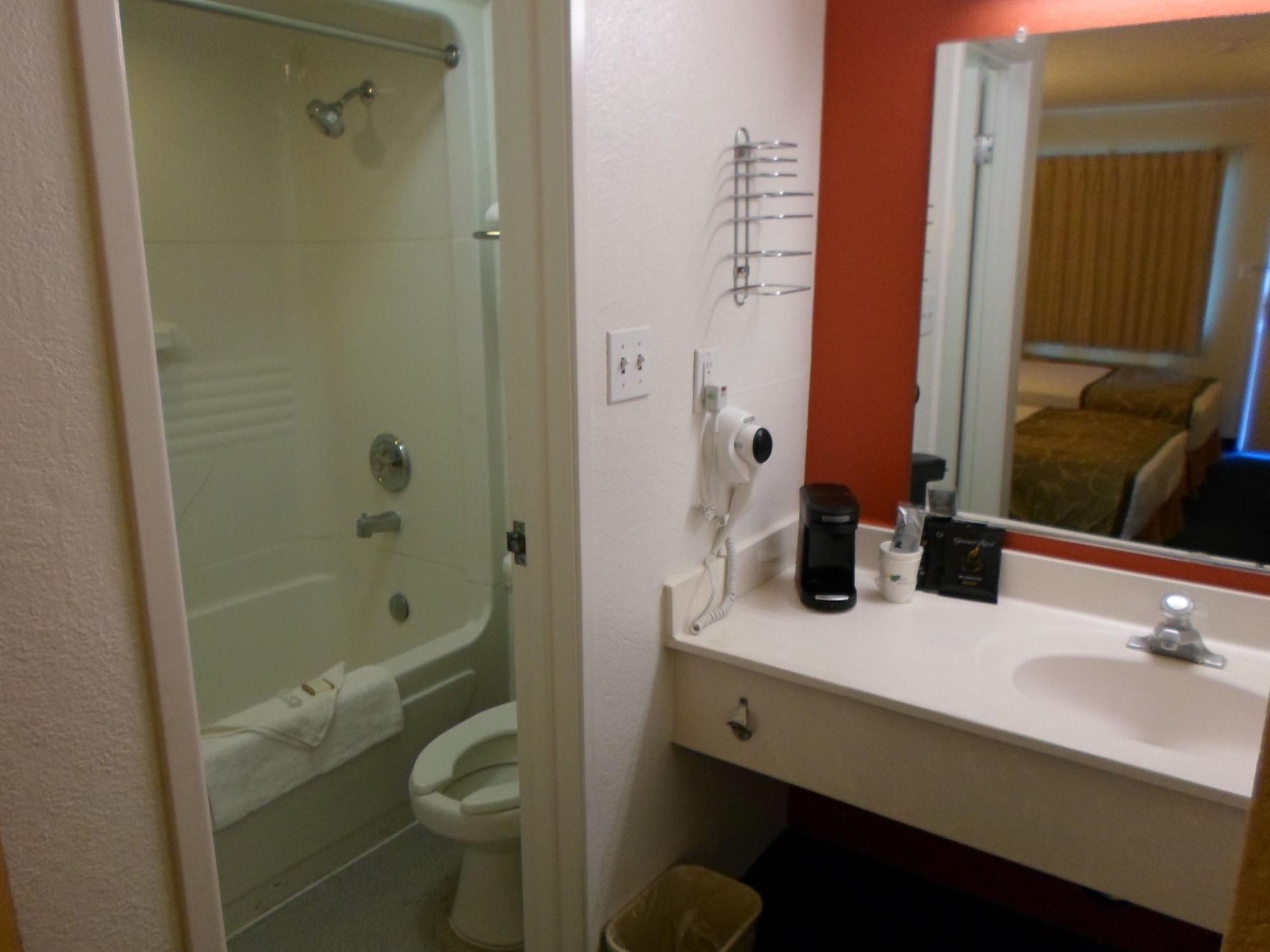 Motel Howard Johnson By Wyndham Vegas Near The Strip