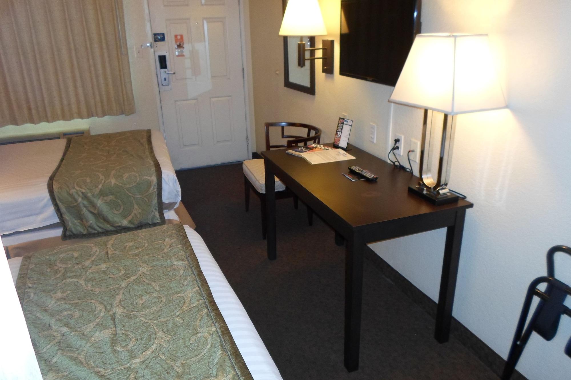 Howard Johnson By Wyndham Vegas Near The Strip Motel
