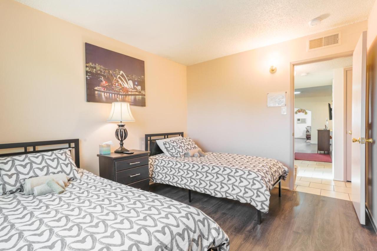 Vacation 3.5 Mi To Strip/dt/outlt Up To 8 Gst Holiday home *