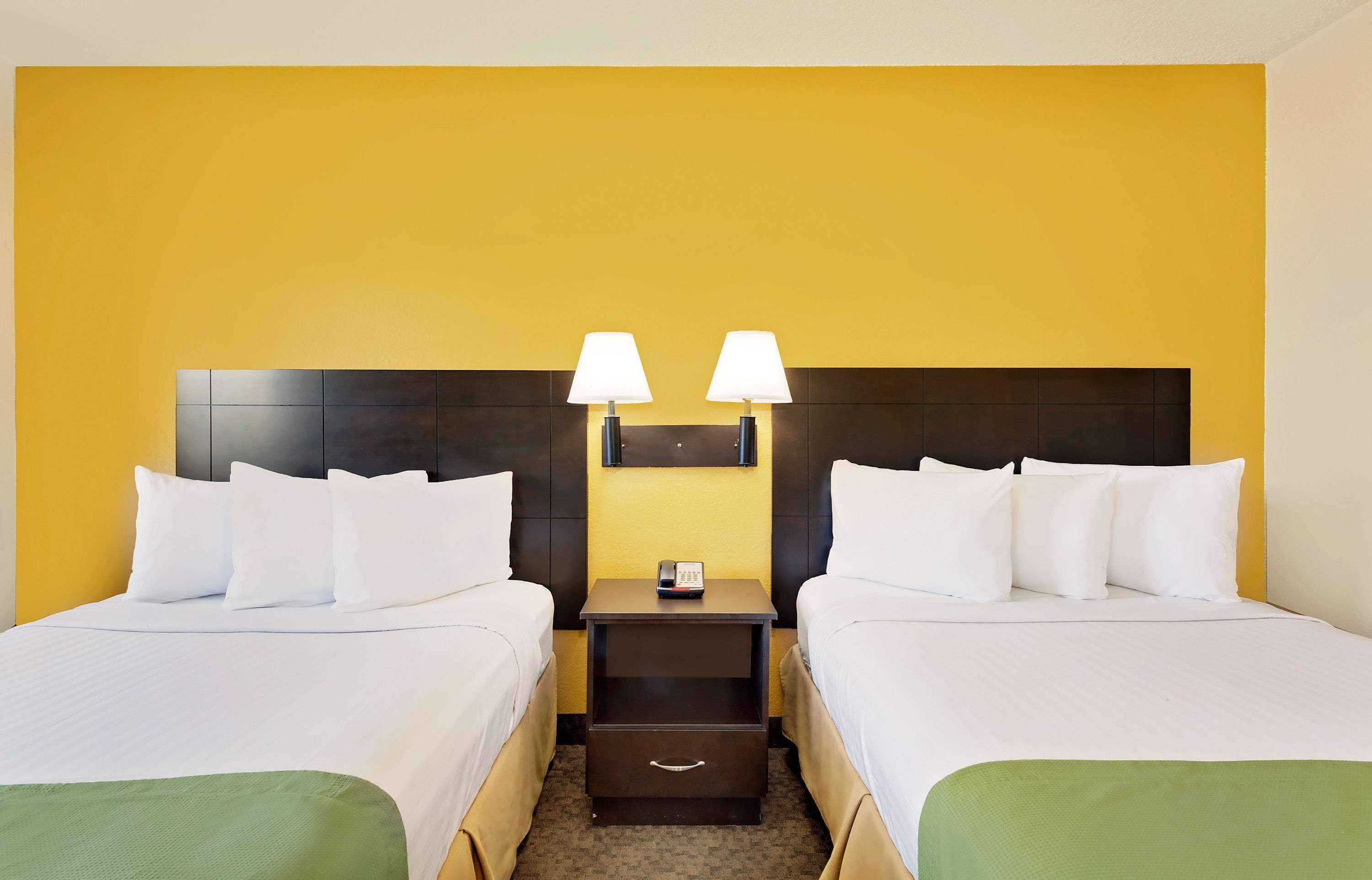 Howard Johnson By Wyndham Vegas Near The Strip