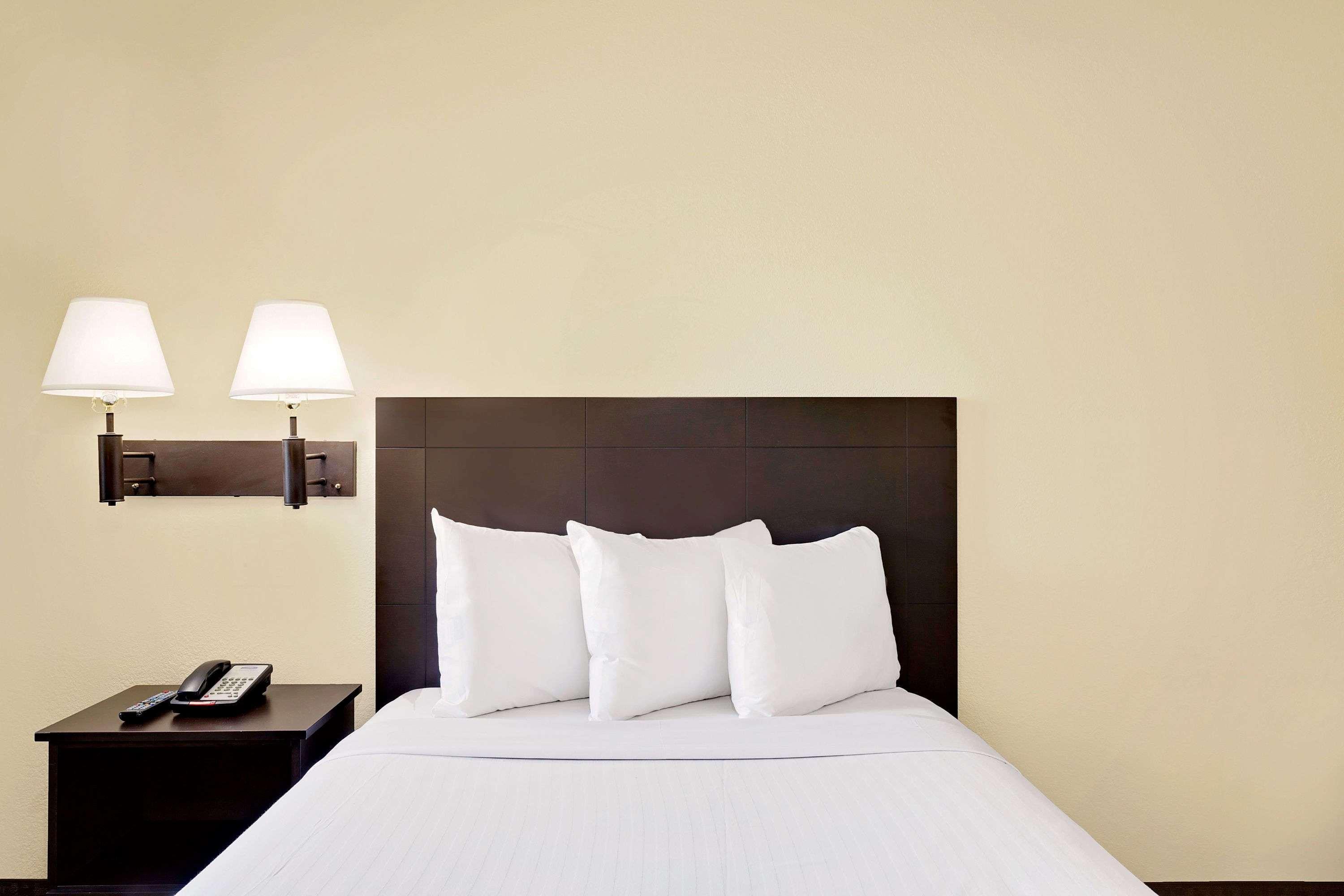 Howard Johnson By Wyndham Vegas Near The Strip Motel