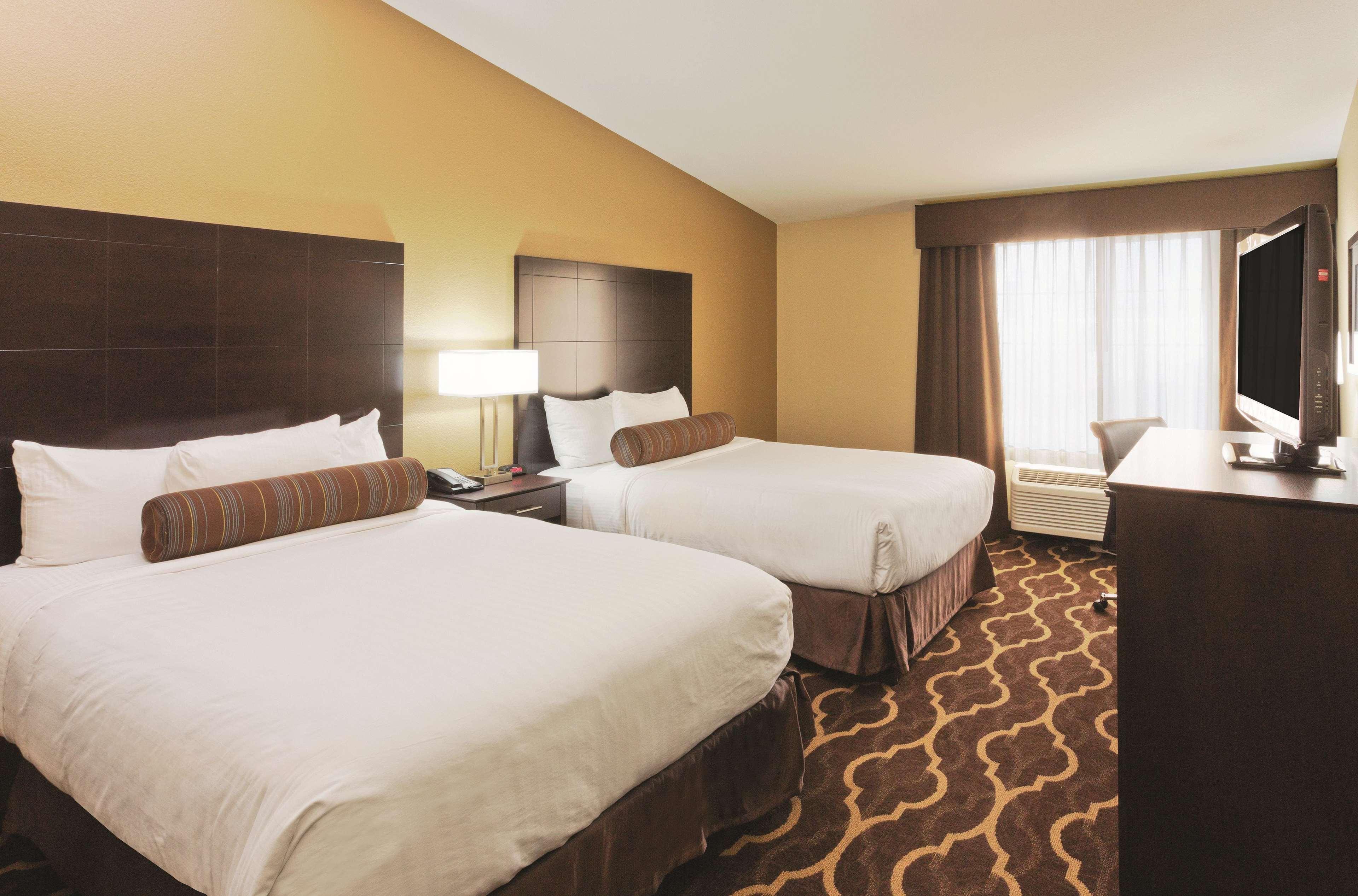 La Quinta & By Wyndham Lv Tropicana Stadium Hotel 3*