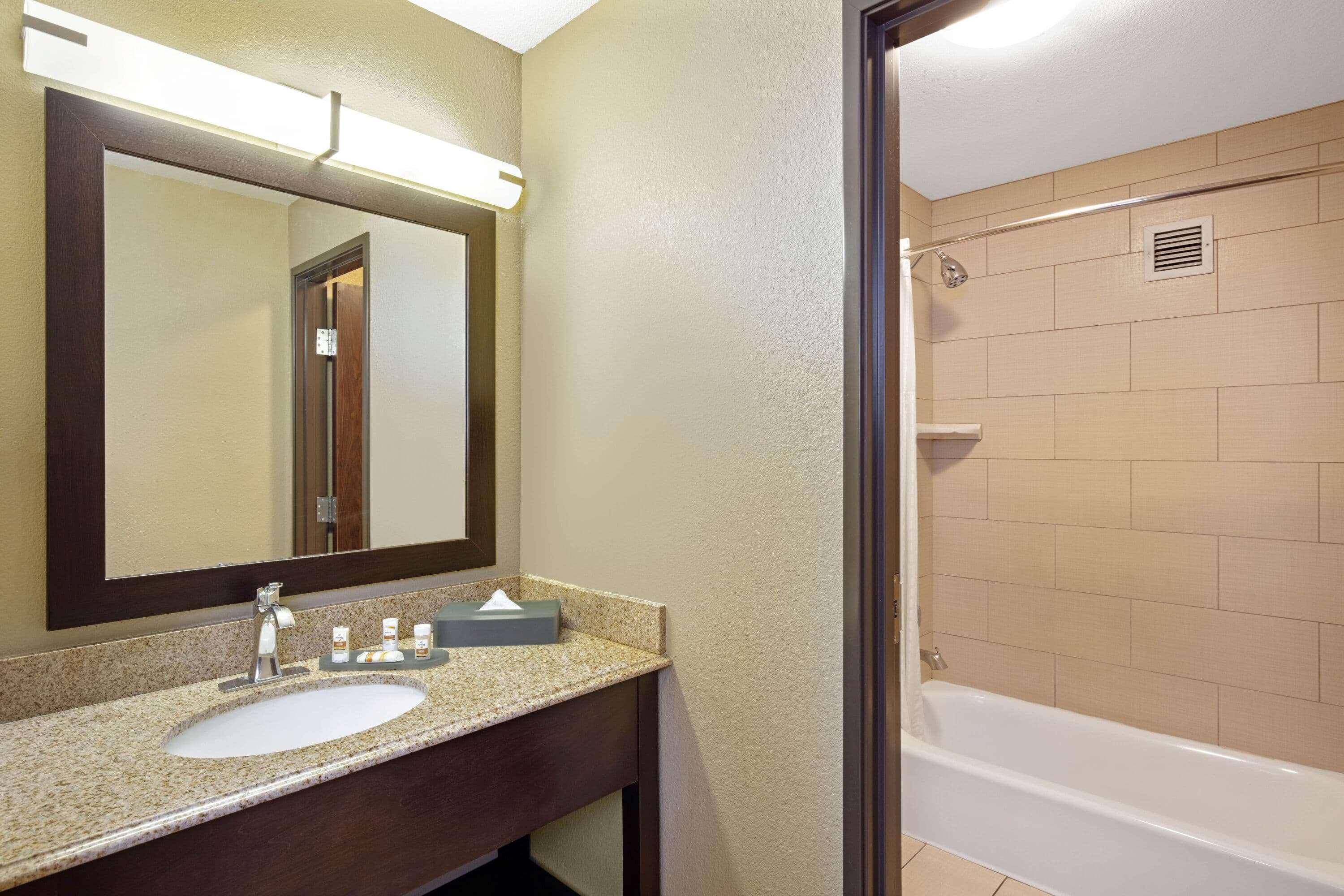 Hotel La Quinta & By Wyndham Lv Tropicana Stadium 3*