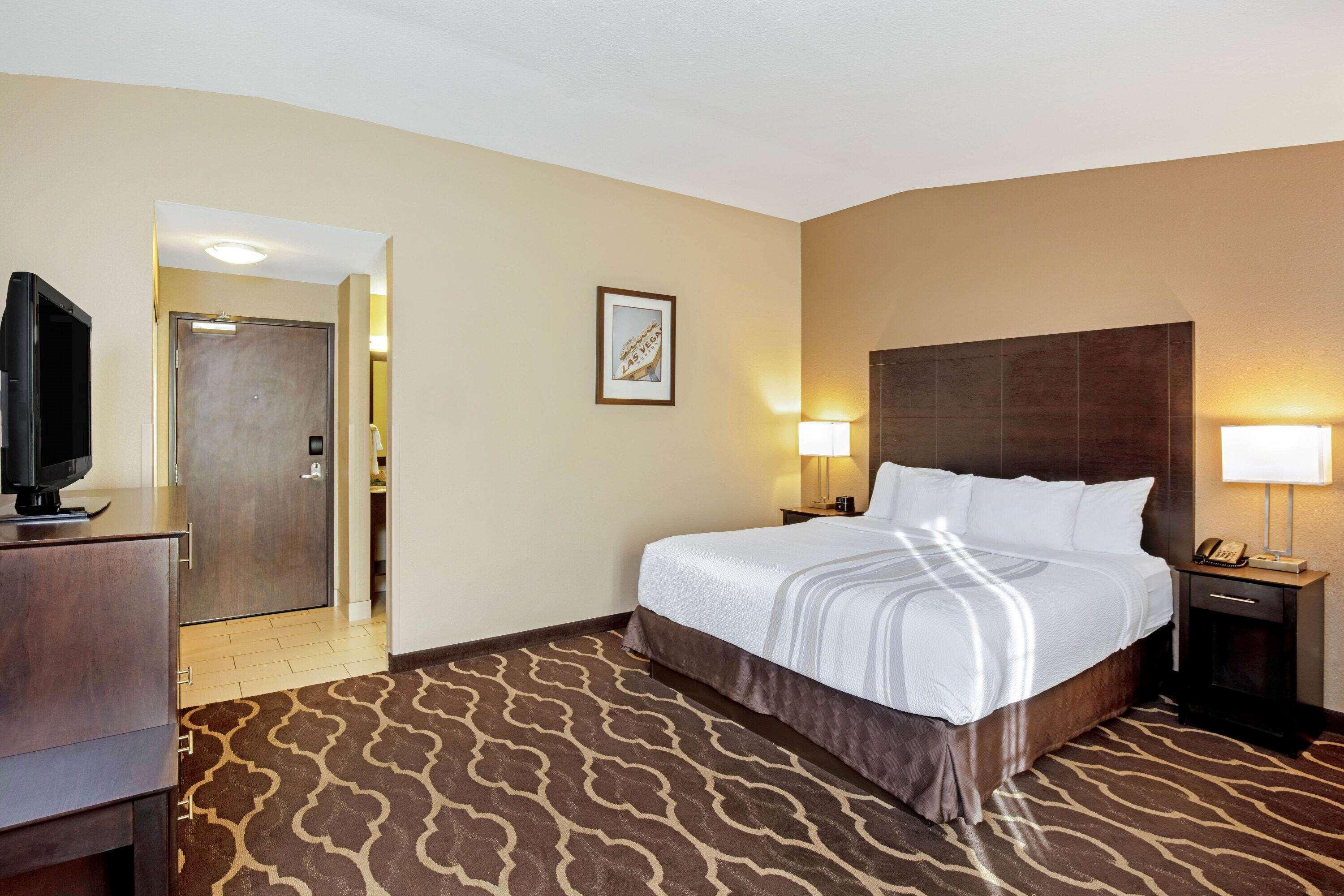 La Quinta & By Wyndham Lv Tropicana Stadium Hotel