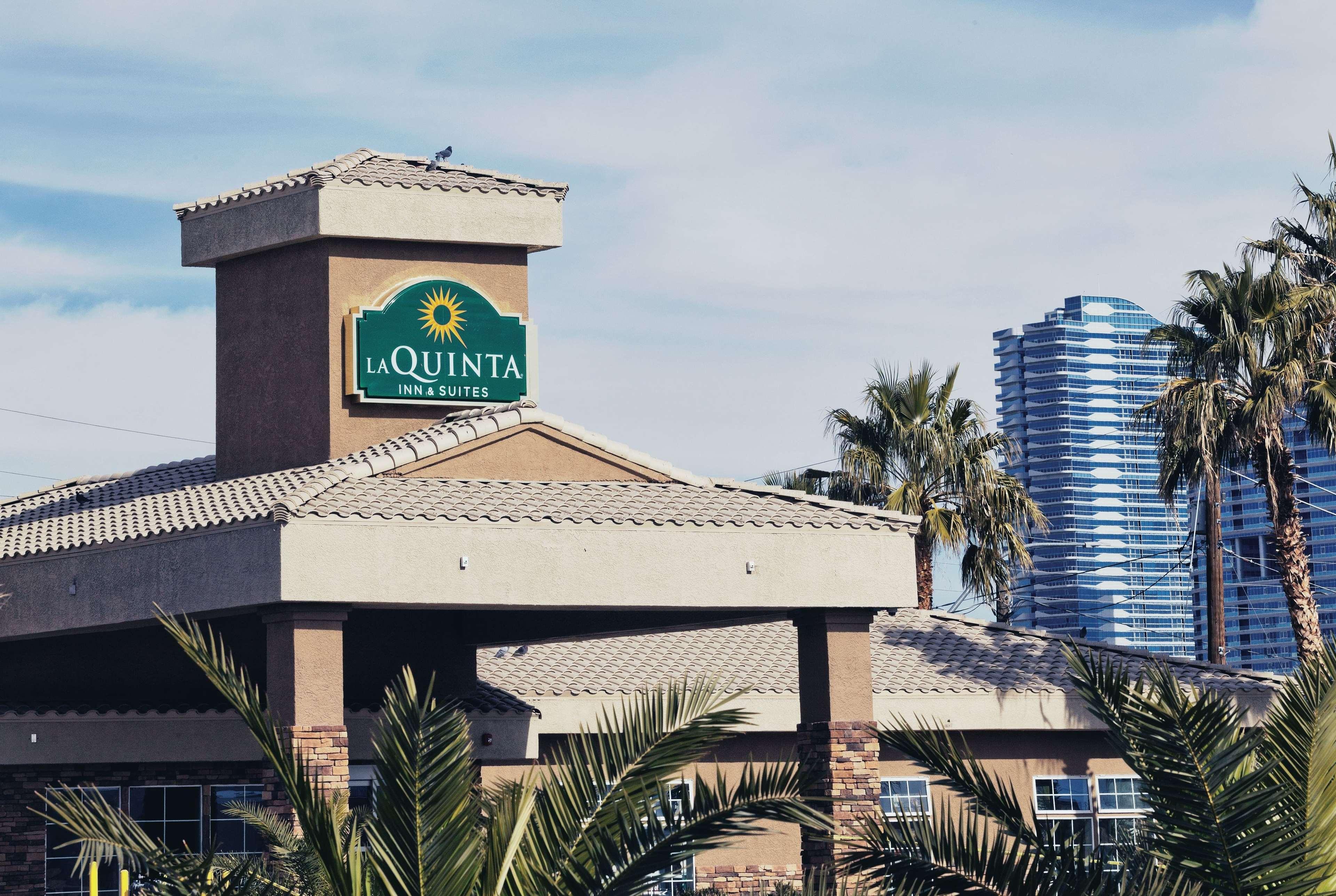 La Quinta & By Wyndham Lv Tropicana Stadium Hotel