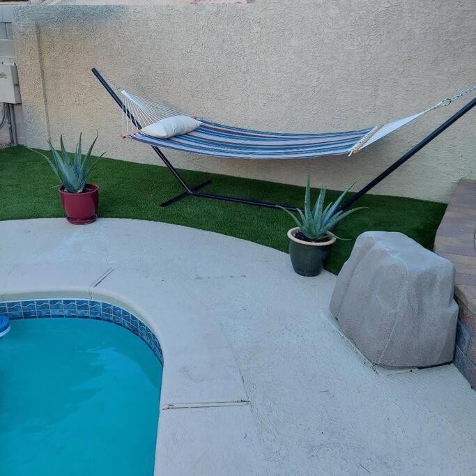 New Beautifully Remodeled In Vegas Holiday home Las Vegas