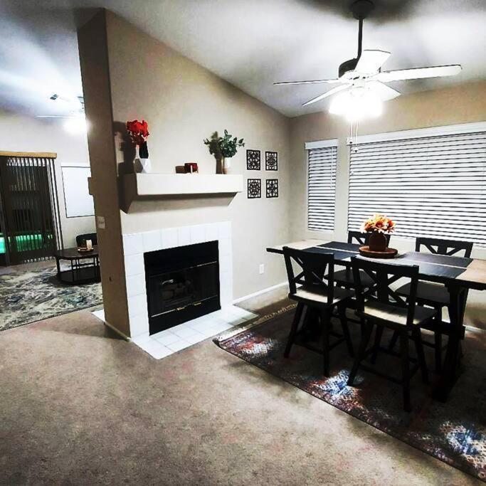 New Beautifully Remodeled In Vegas Holiday home *
