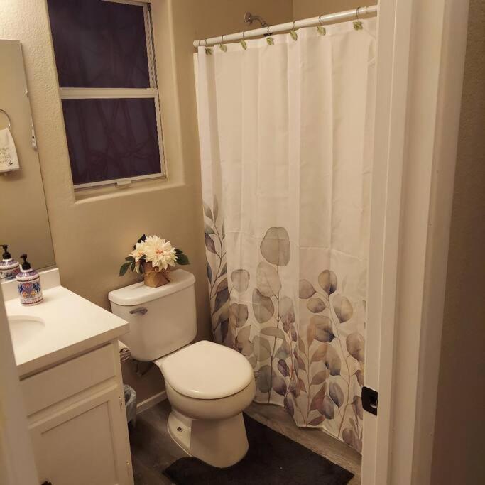 Holiday home New Beautifully Remodeled In Vegas *