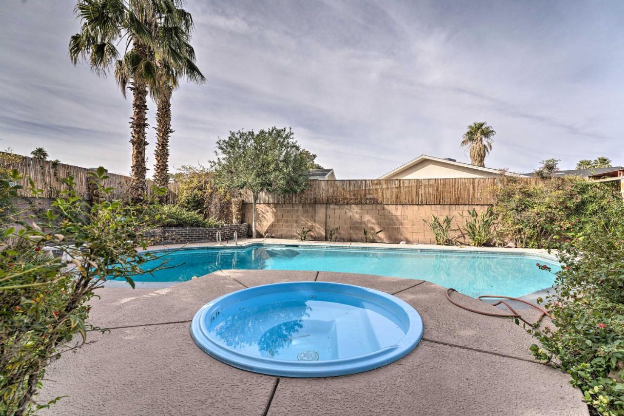 Vegas Oasis With Pool And 7 Miles To Strip Holiday home Las Vegas
