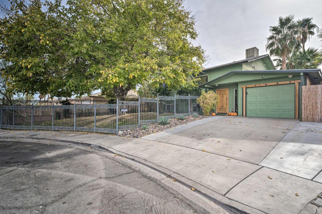 Vegas Oasis With Pool And 7 Miles To Strip Holiday home *