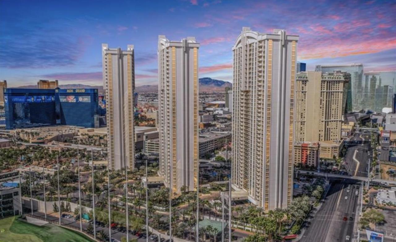 Apartment Balcony Full Strip View Mgm Signature Free Valet Las Vegas