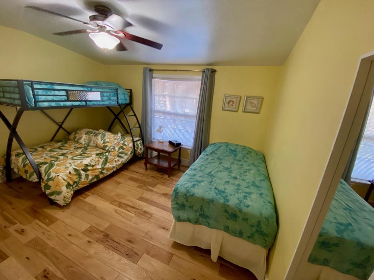 Ferienhaus Newer Ranch With Pool And Hot Tub Near The Strip And Freemont Street. Las Vegas