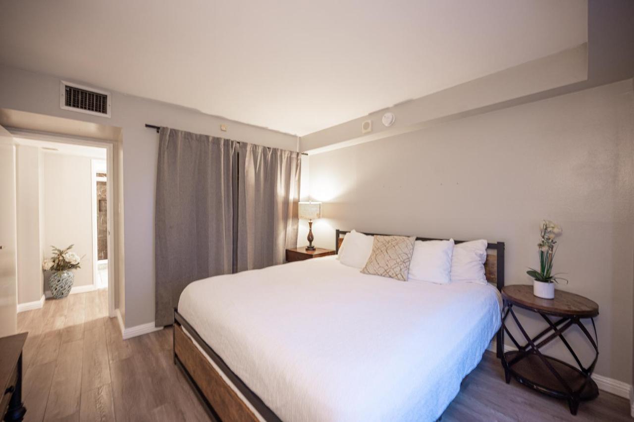 Together On The Strip - 2 Bedroom 976 Apartment *