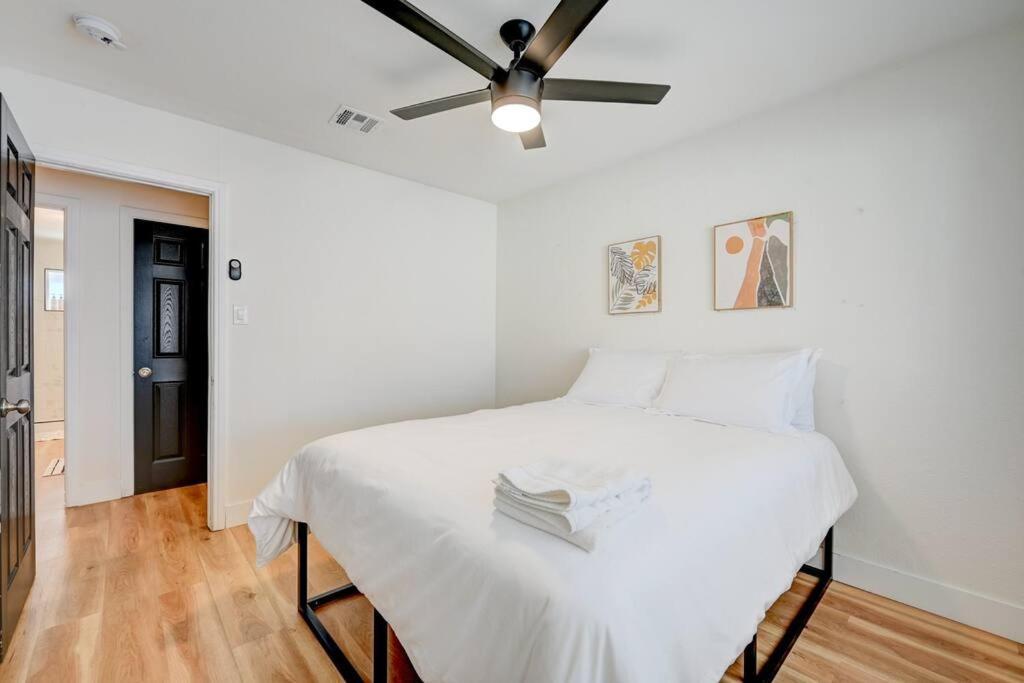 Orange Blossom 8 Bds+casita+pool