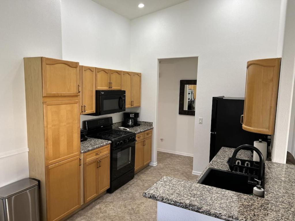 3 Bedroom 2 Bath Oasis In Cozy Neighborhood Las Vegas