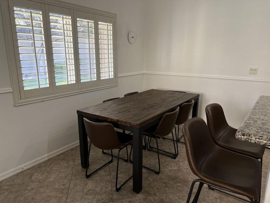 Apartment 3 Bedroom 2 Bath Oasis In Cozy Neighborhood Las Vegas