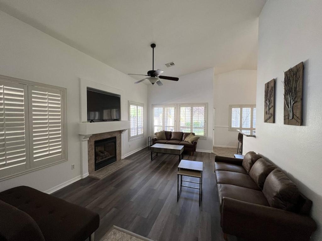 3 Bedroom 2 Bath Oasis In Cozy Neighborhood Apartment
