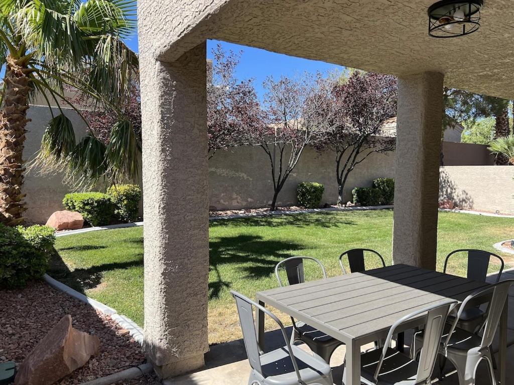 3 Bedroom 2 Bath Oasis In Cozy Neighborhood