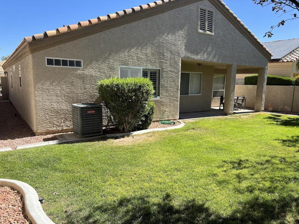 3 Bedroom 2 Bath Oasis In Cozy Neighborhood Apartment