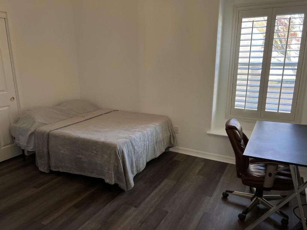 3 Bedroom 2 Bath Oasis In Cozy Neighborhood Las Vegas