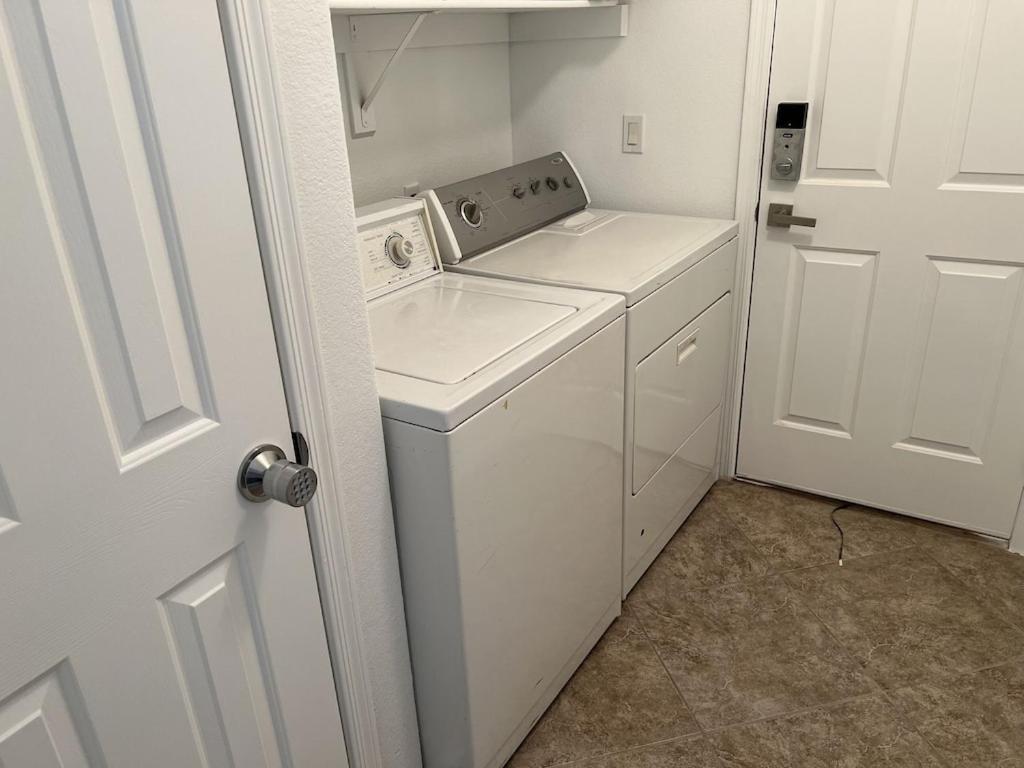 3 Bedroom 2 Bath Oasis In Cozy Neighborhood Las Vegas