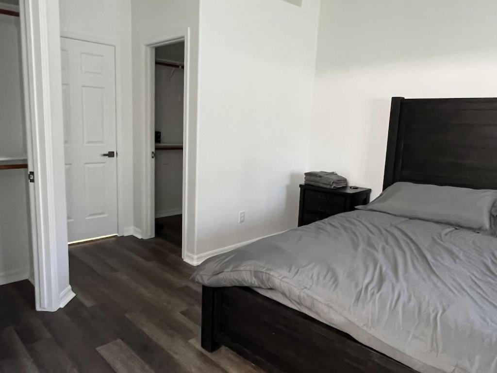 3 Bedroom 2 Bath Oasis In Cozy Neighborhood Apartment Las Vegas