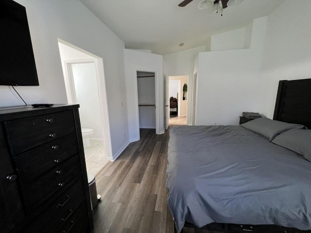 3 Bedroom 2 Bath Oasis In Cozy Neighborhood Las Vegas