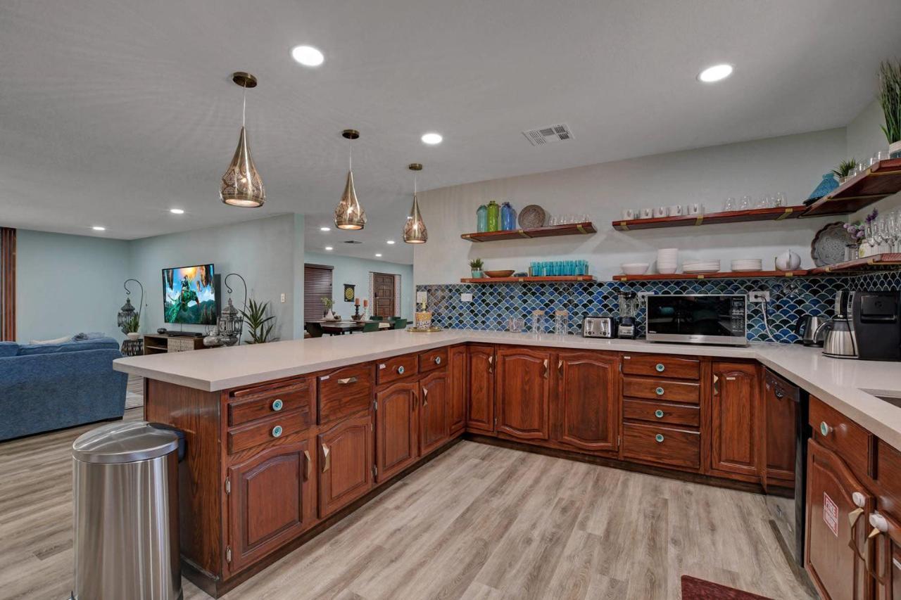 Buddha Mansion Luxury - 8br Modern, Hottub, Huge Pool, Sauna, Bbq Grill, Game * Las Vegas