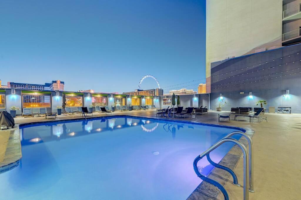 Ultimate Vegas Getaway One Bedroom With Balcony, Kitchen, Gym, Pool & Free Parking * Las Vegas