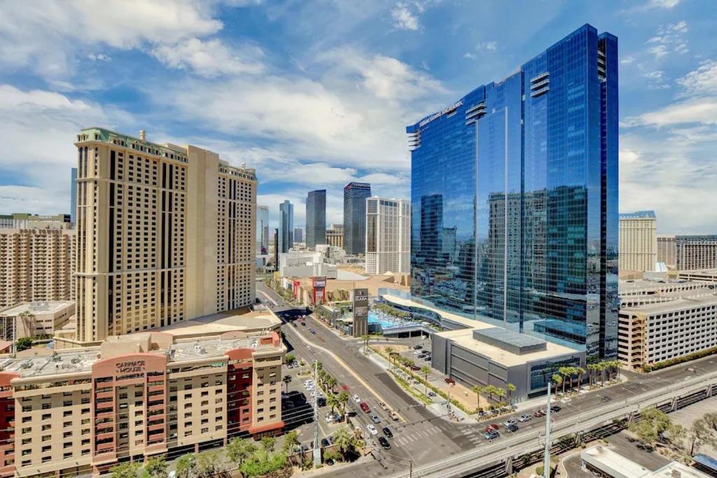 Stunning Balcony Strip View Mgm Signature * Free Valet Las Vegas
