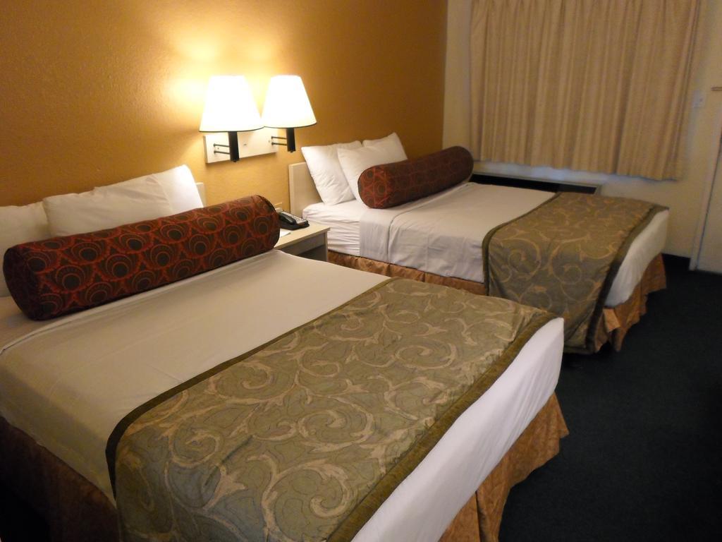 Howard Johnson By Wyndham Vegas Near The Strip Las Vegas