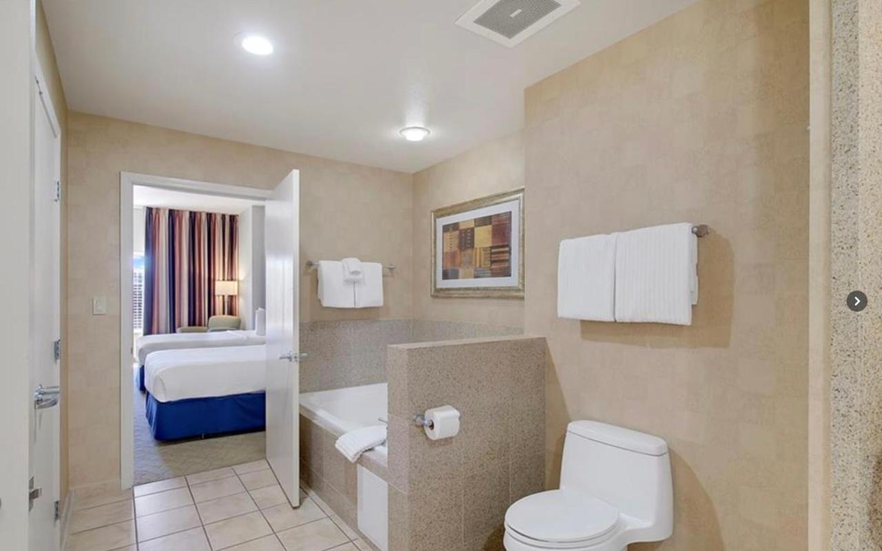 At Platinum Strip View Aparthotel 4*