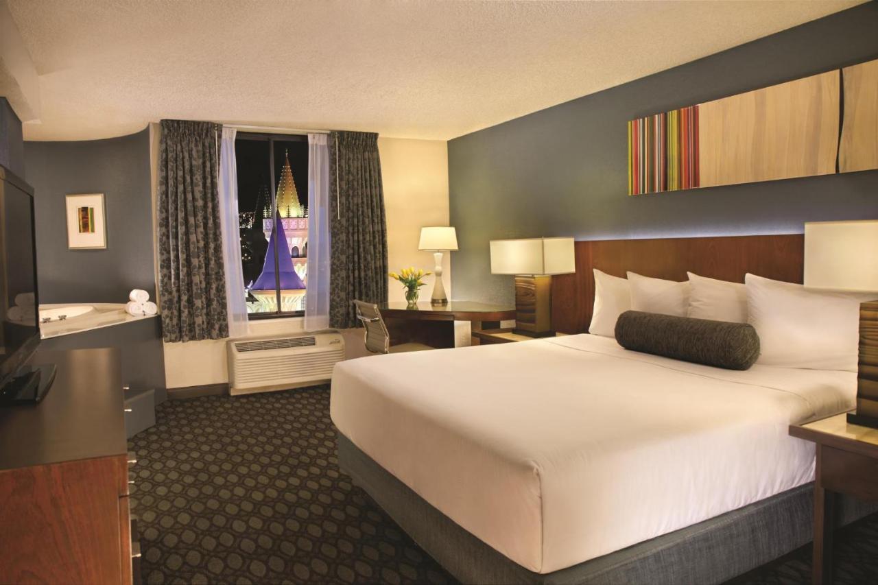 Beddable Unit By The Excalibur Casino Strip * Las Vegas