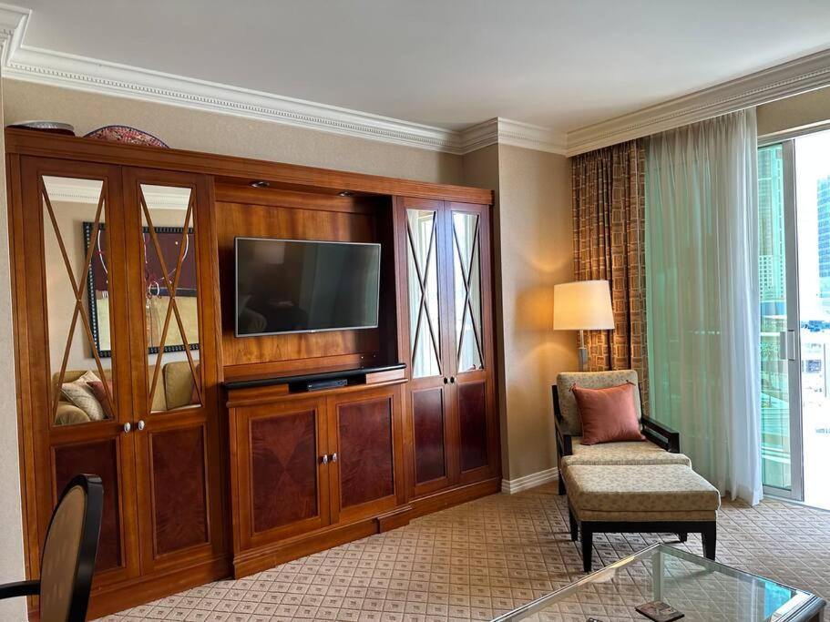 Tower 3 Corner Unit With Spectacular Formula 1 Race Views!