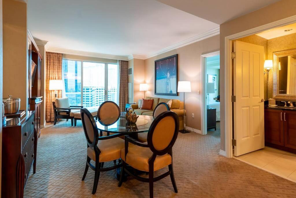 Tower 3 Corner Unit With Spectacular Formula 1 Race Views! Apartment