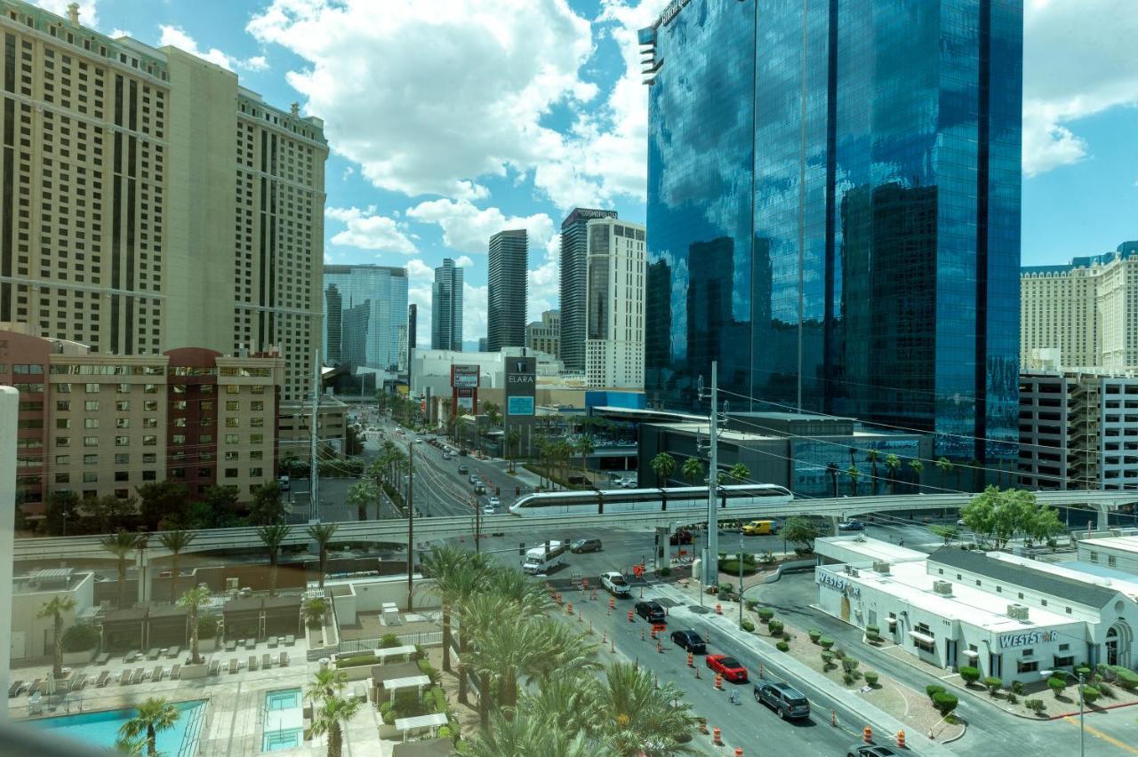 Tower 3 Corner Unit With Spectacular Formula 1 Race Views! Apartment Las Vegas