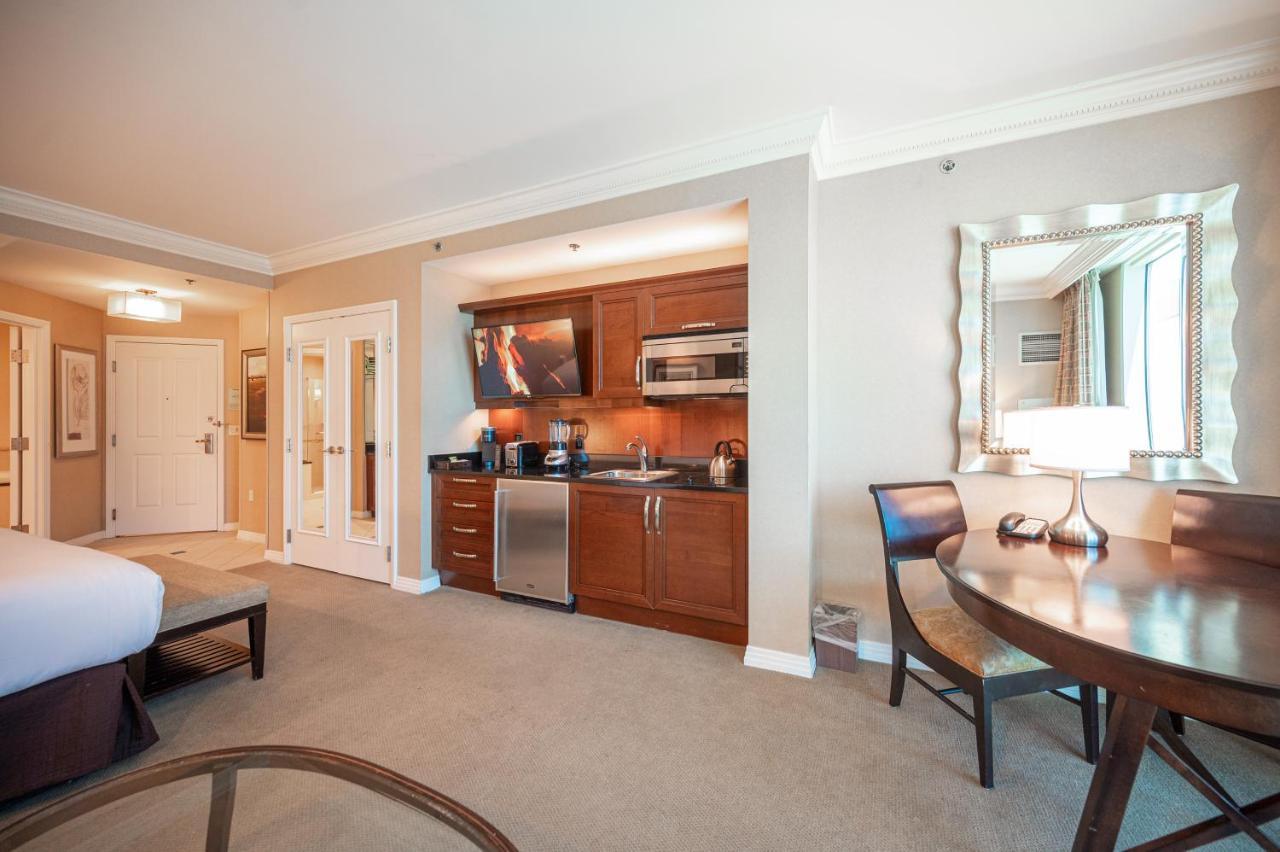 Apartment No Fees-mgm Stripview-jacuzzi-formula 1 Track View