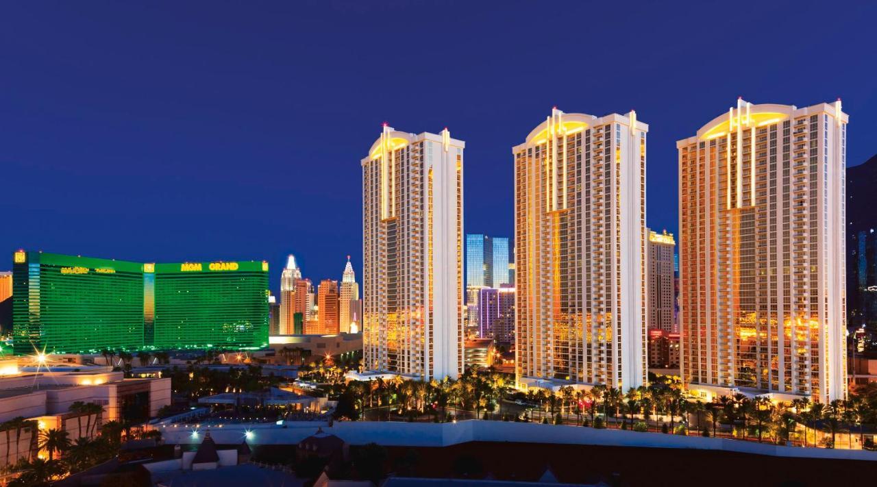Apartment Strip View Balcony Suites - No Fee ! Las Vegas