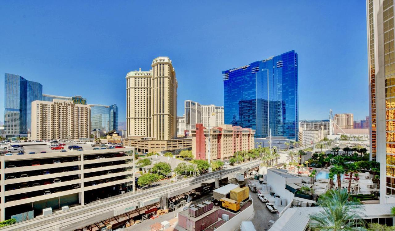 Apartment Strip View Balcony Suites - No Fee ! Las Vegas