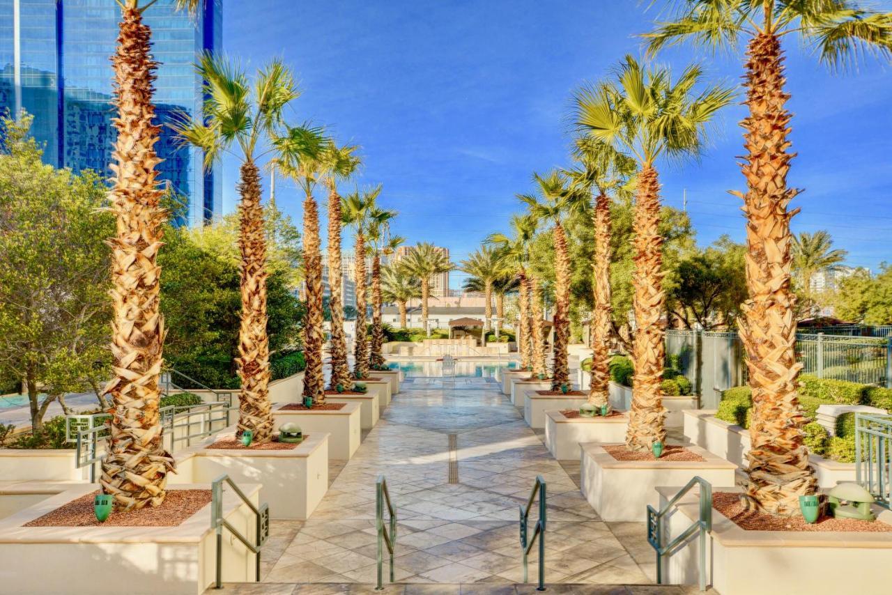 Apartment Strip View Balcony Suites - No Fee ! Las Vegas